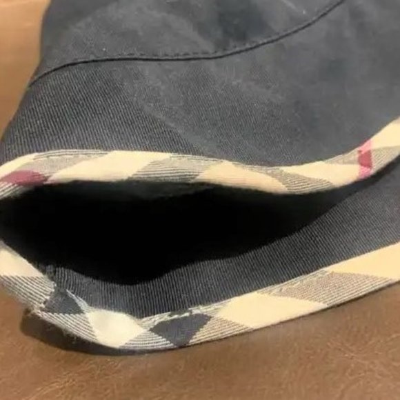 New Burberry Bucket Hat - Picture 3 of 5